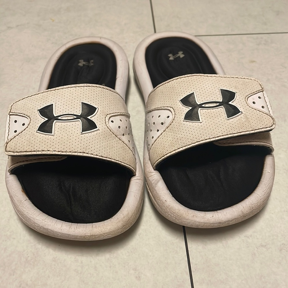 Boys size 12 Under Armour foam slides